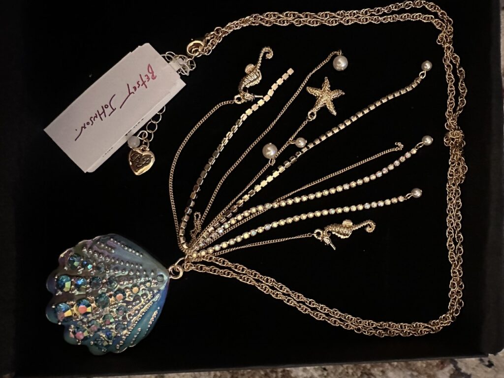 NWT Betsey Johnson Gold Multi-Chain Seashell Pendant Necklace